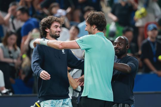 Bijzonder onderonsje in finale Shanghai Masters na grote stunt tegen toptennisser: 'Het is ongelooflijk'