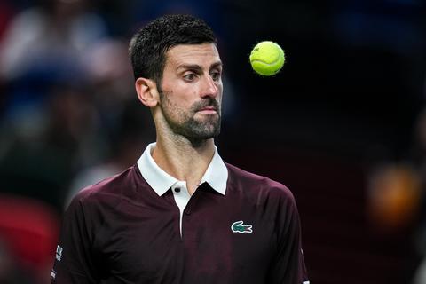 Kritiek op Novak Djokovic na 'onsportieve' actie: 'Dit zijn we niet van hem gewend'