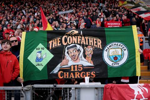Liverpool - Manchester City begint op opmerkelijke wijze: Virgil van Dijk maakt opvallend protest mee