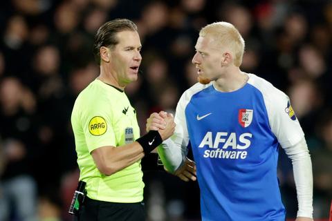Arbitrage komt met opvallende conclusie over omstreden penaltymoment Mexx Meerdink bij Feyenoord - AZ