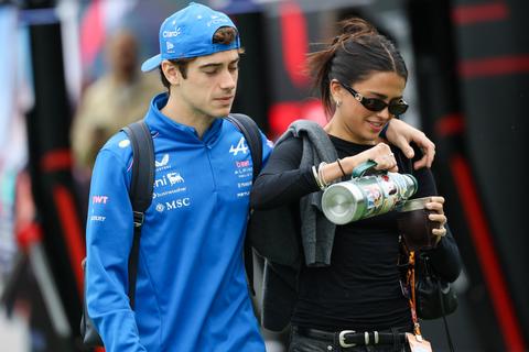 Beroemde actrice en zangeres bevestigt breuk met Formule 1-coureur (23)