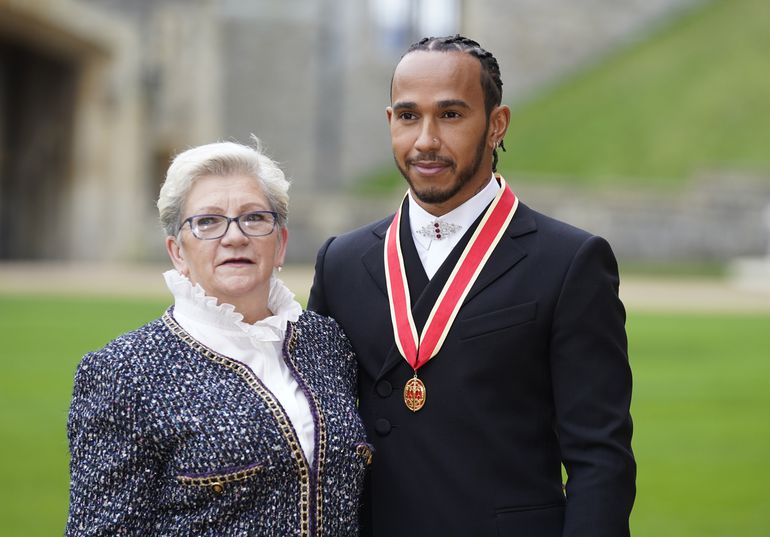 Topcoureur Lewis Hamilton zet ‘eerste liefde van zijn leven’ in het zonnetje: 'Jij bent mijn alles'