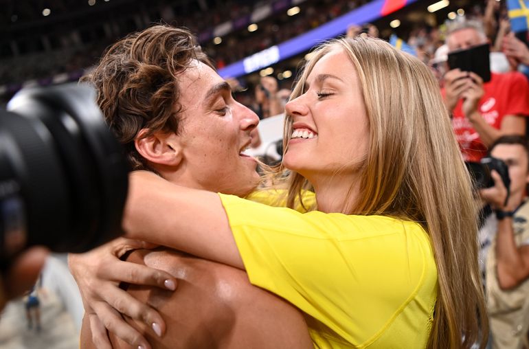 Speciale dag voor polsstokfenomeen Armand Duplantis: verloofde deelt liefdevol bericht voor 'aanstaande man'