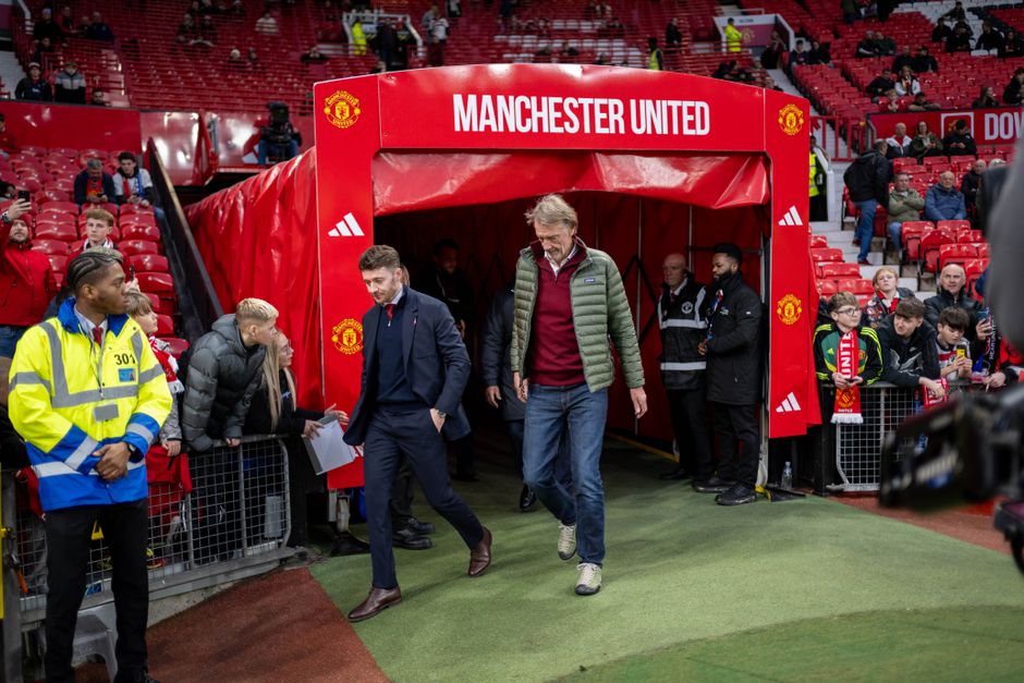 Manchester United wéér onder vuur door bezuinigingen: club vervangt kerstbonus voor goedkoop alternatief