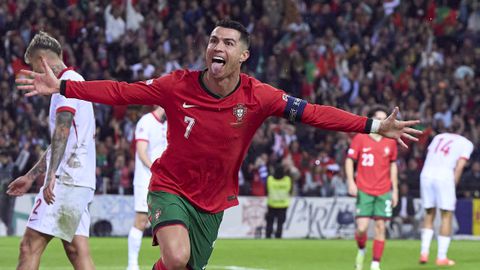 Trotse Cristiano Ronaldo laat fans dromen na WK-nieuws: '45 is maar een getal'
