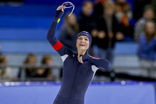 Schaatssensatie Angel Daleman lacht om eigen bijgeloof: 'Toen dacht ik: oh shit'