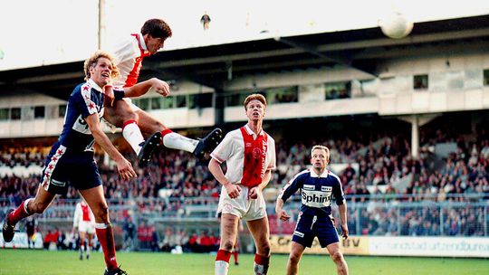 'Gehate' spits van Ajax en Feyenoord spreekt zich uit over opmerkelijk dreigement: 'Ik was blij dat ik eindelijk post had'