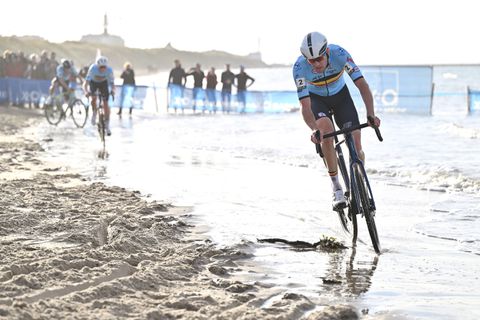 Belgische rivaal van Mathieu van der Poel deelt heftig verhaal: 'Doet ons pijn dat we je nooit hebben kunnen knuffelen'
