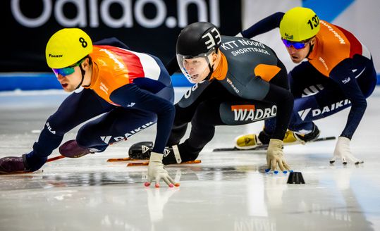 Shorttracker maakt onverklaarbare fout op NK en zit in zak en as: 'Zo gek van mezelf'