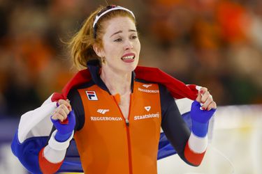 Antoinette Rijpma-de Jong in tranen over de finish na weergaloze ontknoping Europees kampioenschap allround