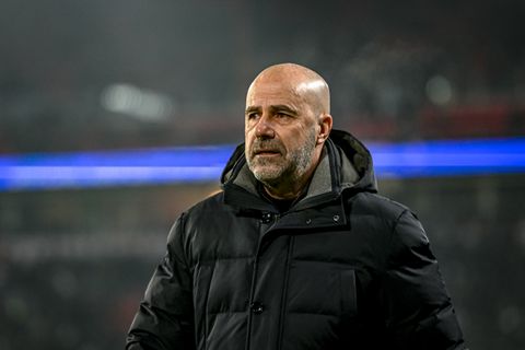 PSV neemt geen risico en snoert Peter Bosz de mond na discussie over arbitrage: 'Dat heb ik net gehoord'