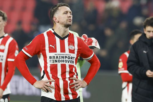 Harde conclusie na slippertje PSV tegen AZ: kampioen is niet langer ongenaakbaar in Eredivisie