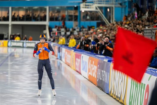 Schaatslegende laakt scheidsrechter om EK allround-misser Chris Huizinga: 'Daar wordt het minder leuk van'