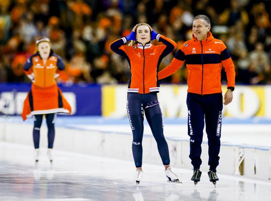 Spanning op EK allround naar grote hoogte: Joy Beune deelt tik uit aan Antoinette Rijpma-De Jong