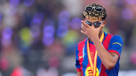 Barcelona-ster Lamine Yamal (18) brengt in kleedkamer teamgenoot in verlegenheid: 'Dit hadden we niet moeten filmen'