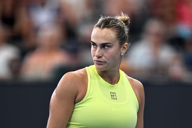 Aryna Sabalenka gooit met opmerkelijk gebaar olie op het vuur in tennisrel