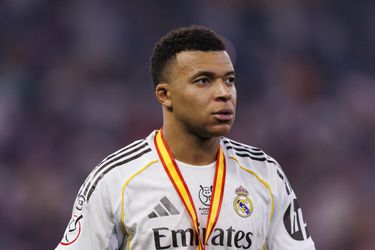 Kylian Mbappé laat frustraties de vrije loop na Supercopa-nederlaag: Real-ster zorgt voor opschudding bij prijsuitreiking