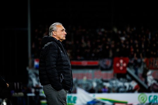 Voetbaltrainer Robert Maaskant dient Johan Derksen van repliek: 'Dan krijg je natuurlijk bonje aan tafel'