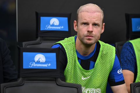 Voormalig Ajax-speler Davy Klaassen laat zangkunsten horen in Italië