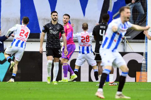 Ajax-verdediging zo lek als een mandje: 'Als je de eerste goal ziet...'