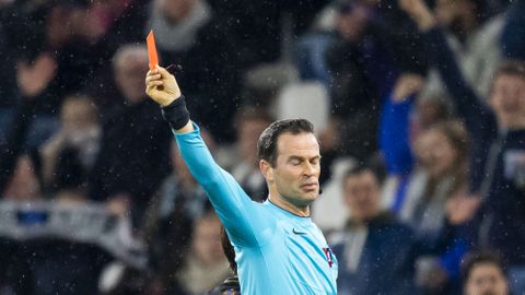 Scheidsrechters voor komende Eredivisie-speelronde: Bas Nijhuis fluit Ajax - NEC