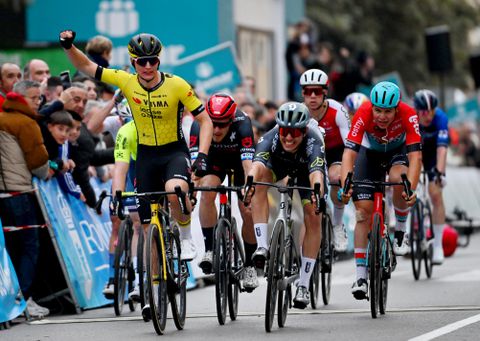 De schrik sloeg Olav Kooij om het hart op de finishlijn: 'Misschien was ik iets te zegezeker...'
