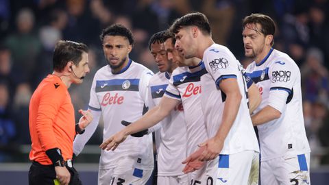 Nederlandse VAR ook in Champions League onder vuur: 'Wat een bizarre penalty is dit'