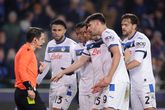 Nederlandse VAR ook in Champions League onder vuur: 'Wat een bizarre penalty is dit'