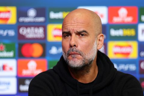 City-trainer Pep Guardiola mist 'kalmte en beheersing' en krabt opnieuw zijn hoofd open