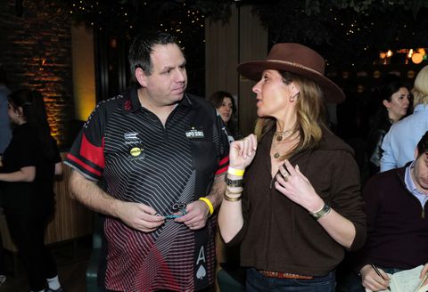 Tweevoudig wereldkampioen (40) maakt plots rentree in dartswereld: 'Het geheim is bekend'