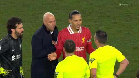 Arne Slot de pineut in chaos na Everton - Liverpool: Nederlandse trainer krijgt, net als 2 spelers, rood