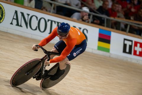 Harrie Lavreysen pakt met 'B-Bullet Train' knap en verrassend EK-zilver, Nederlandse vrouwen kloppen kampioenen