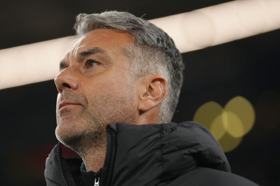 Beoogde opvolger van Brian Priske bij Feyenoord lijkt onhaalbaar: 'Hij blijft bij ons'