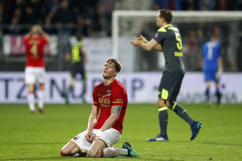 Wout Weghorst werd op zijn pik getrapt door eigen keeper met negen hechtingen tot gevolg