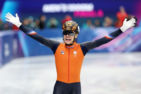 Shorttracker Jens van 't Wout (24) stunt met olympisch goud in Milaan