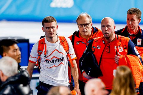 Ex-topschaatser geeft Chinese tegenstander Joep Wennemars er stevig van langs: 'Je weet het van tevoren'