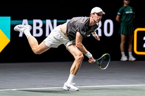 Botic van de Zandschulp haalt kwartfinale ABN AMRO Open na zinderende strijd met Stefanos Tsitsipas