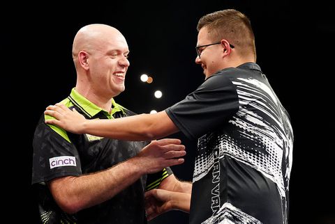 Teleurstelling voor topdarter Michael van Gerwen tijdens Premier League, recordwinnaar pijnlijk onderuit in finale