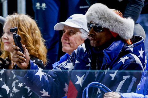 Bizar incident met Oranje-fans en beveiligers Snoop Dogg in olympische schaatshal: 'Ik duwde hem over de reling'