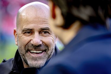 PSV-trainer Peter Bosz knipoogt naar discussie bij Feyenoord: 'Misschien moeten we een spelletje bedenken?'