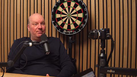 Ex-topdarter Vincent van der Voort zorgt met enorme vergissing voor hilariteit: 'Ik bied nogmaals mijn excuus aan'