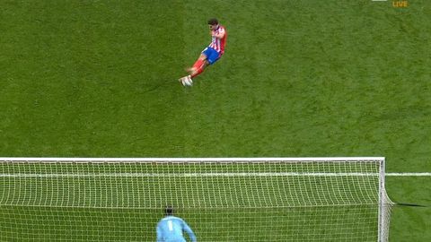 Omstreden penalty bij Atlético - Real gaat de hele wereld over door opvallende VAR-beslissing
