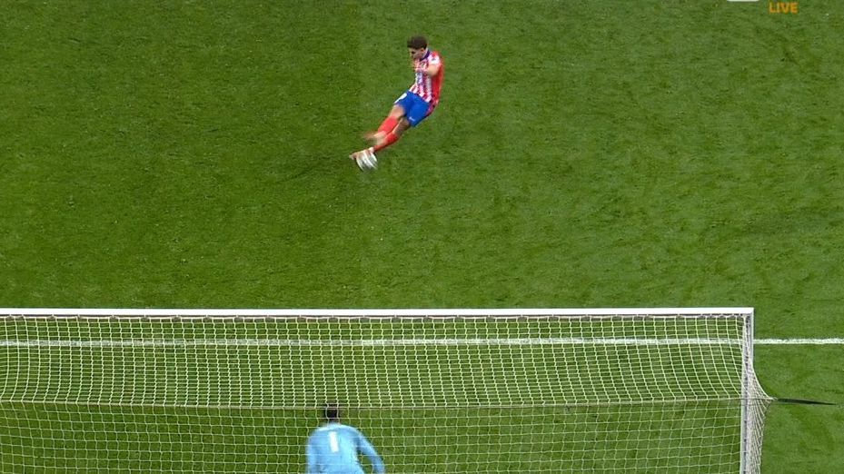 Omstreden penalty bij Atlético - Real gaat de hele wereld over door opvallende VAR-beslissing