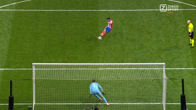 Omstreden penalty bij Atlético - Real gaat de hele wereld over door opvallende VAR-beslissing