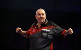 Dartlegende Phil Taylor legt vinger op zere plek bij Michael van Gerwen: 'Daar denkt hij over na'