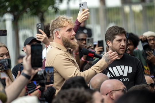 Jake Paul (verloofde Jutta Leerdam) merkt heftige gevolgen van gebroken kaak: 'Dat heeft de dokter gezegd'