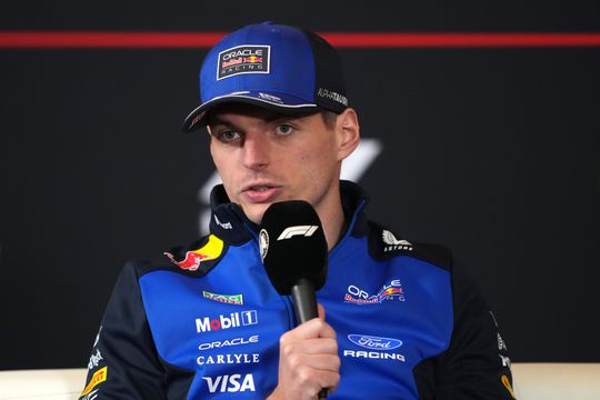 Gefrustreerde Max Verstappen botst met nieuwe F1-regels: 'Ik mag dat woord eigenlijk niet zeggen'