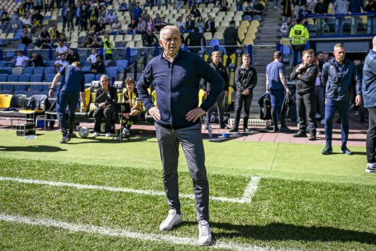 'Vitesse moet interim Edward Sturing wellicht missen tegen PSV: John van der Brom kandidaat als opvolger'