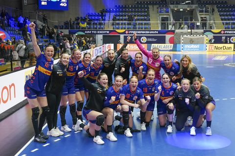 Nederlandse handbalsters naar Olympische Spelen na ruime zege op Tsjechië