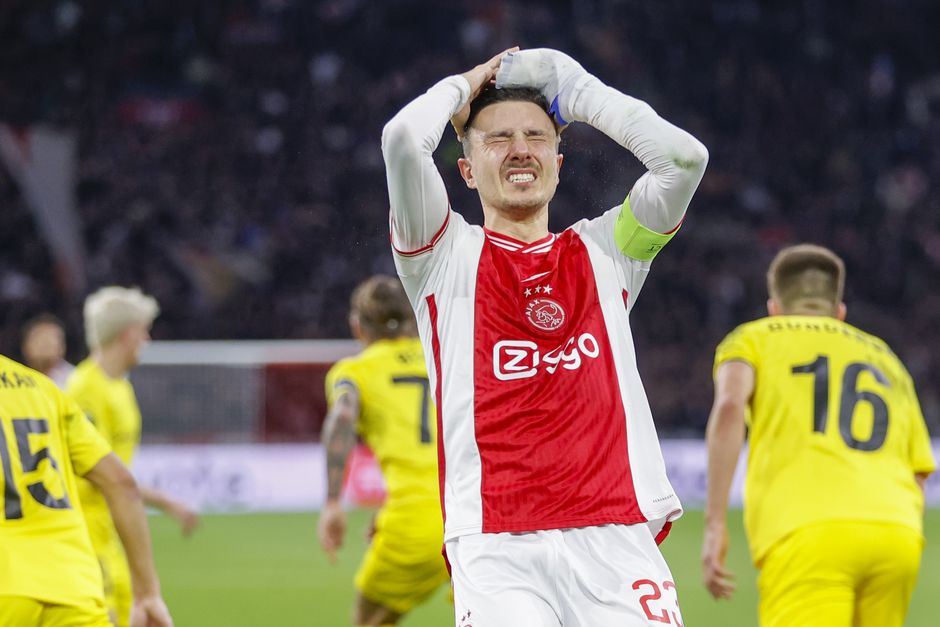 Nog altijd geen Steven Berghuis bij Ajax, Brian Brobbey wel fit genoeg voor Twente-thuis